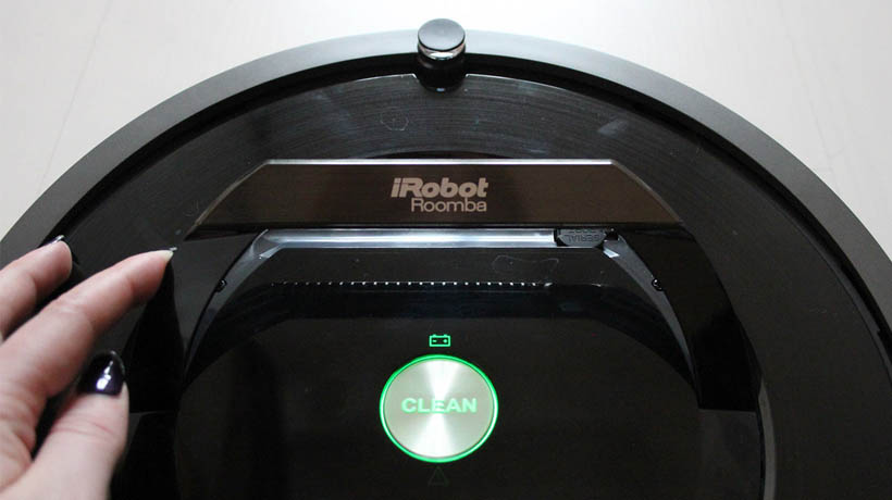 nhận biết robot hút bụi Roomba đang sạc